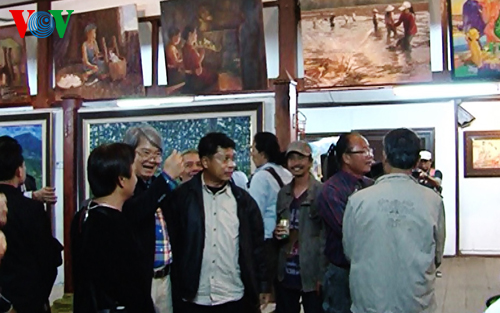 ງານວາງສະແດງວິຈິດສິນ“ເຊື່ອມຕໍ່ຄວາມຮັກ”ລາວ,ໄທ,ຫວຽດນາມ